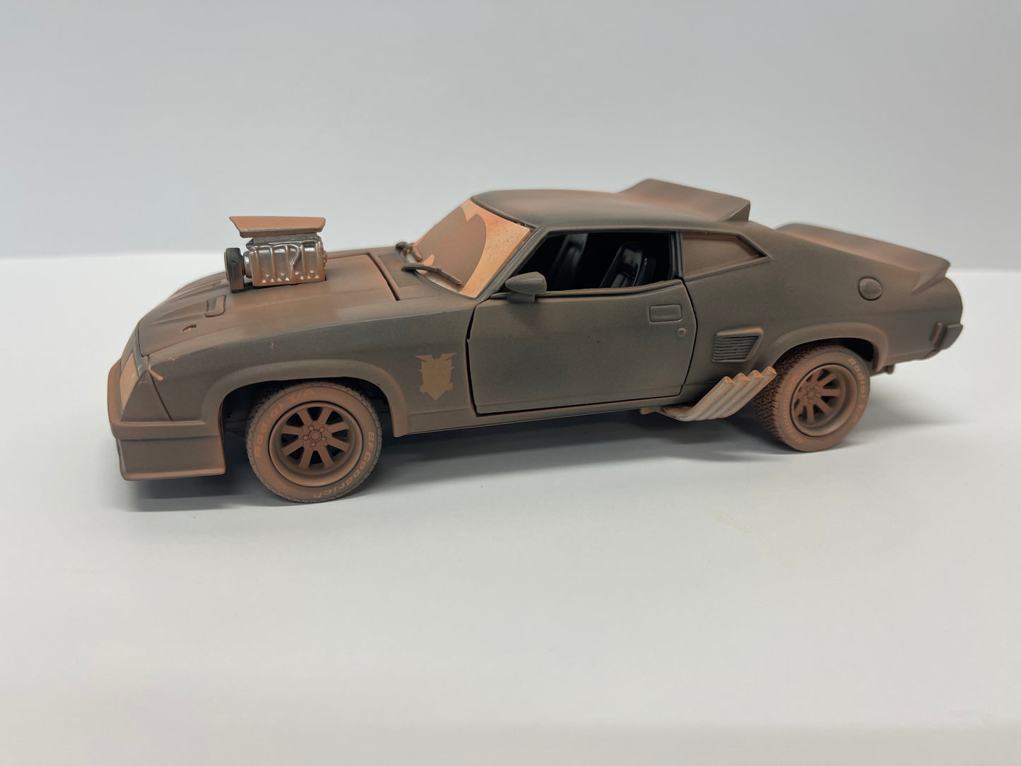1973 Ford Falcon XB (Weathered Version) "Last of the V8 Interceptors" (1979) Movie 1/24 Diecast Model Car by Greenlight