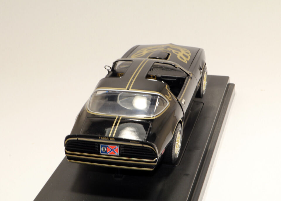 1:18 scale ERTL / Joy Ride 33121 - Smokey & the Bandit 1977 Pontiac Trans Am