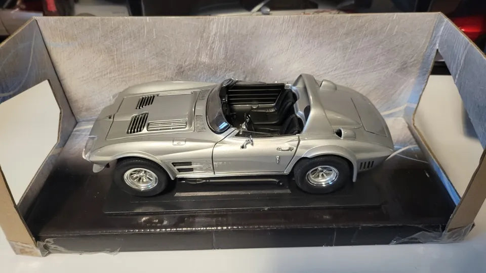 1:18 Fast And Furious Dom's Chevrolet Corvette Grand Sport DIECAST MODEL