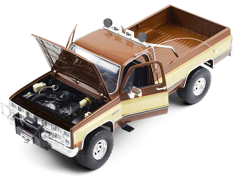 1982 GMC K-2500 SIERRA GRANDE PICKUP TRUCK "THE FALL GUY" 1/18 GREENLIGHT 13560