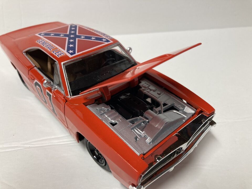 General Lee 1:25 Diecast by: NewRay Muscle Car Collection