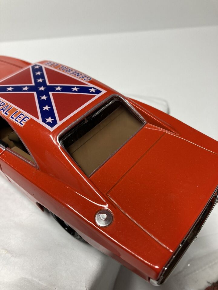 General Lee 1:25 Diecast by: NewRay Muscle Car Collection