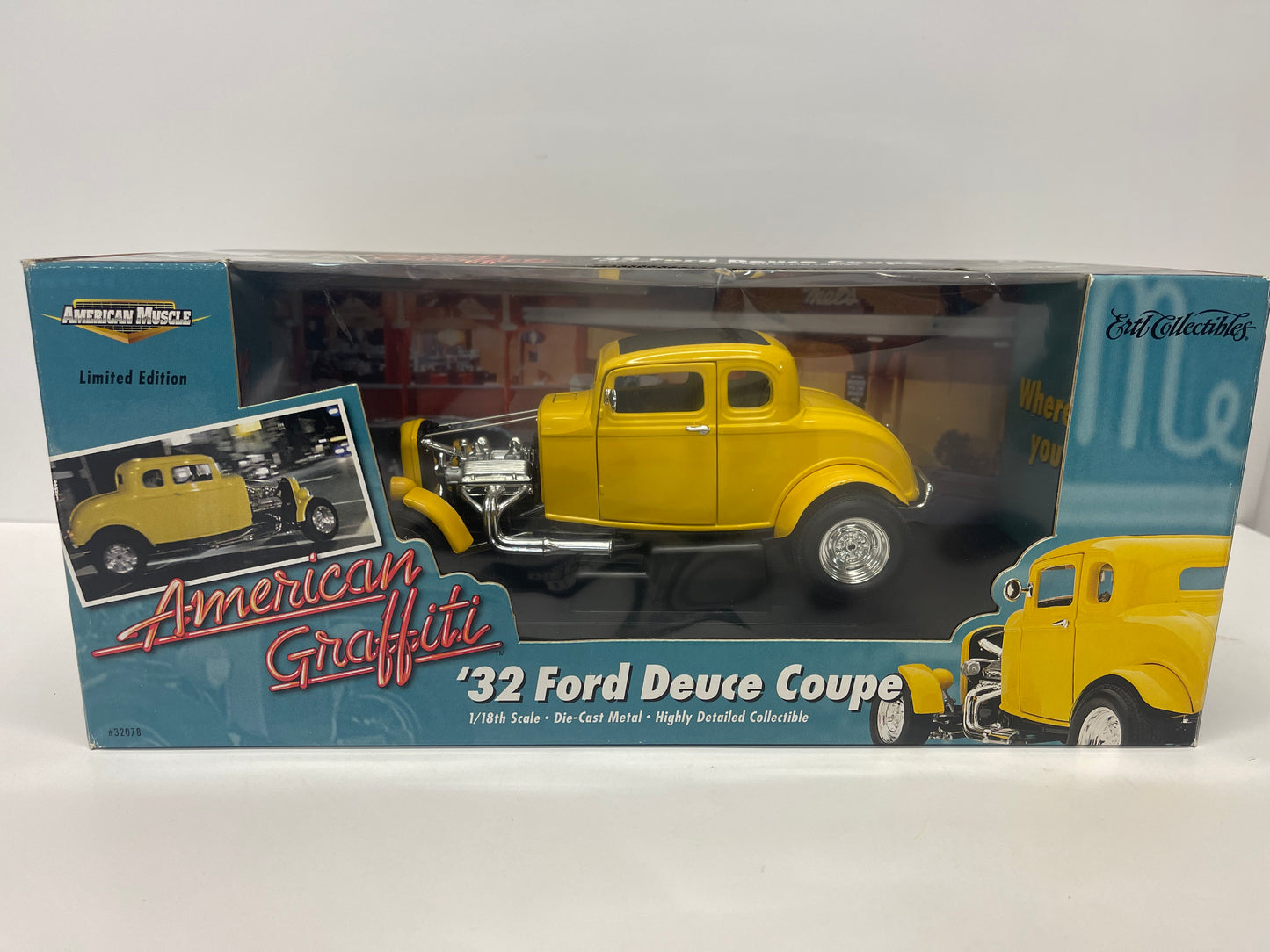 Ertl American Muscle '32 Ford Deuce Coupe-American Graffiti 1:18 Diecast Car!