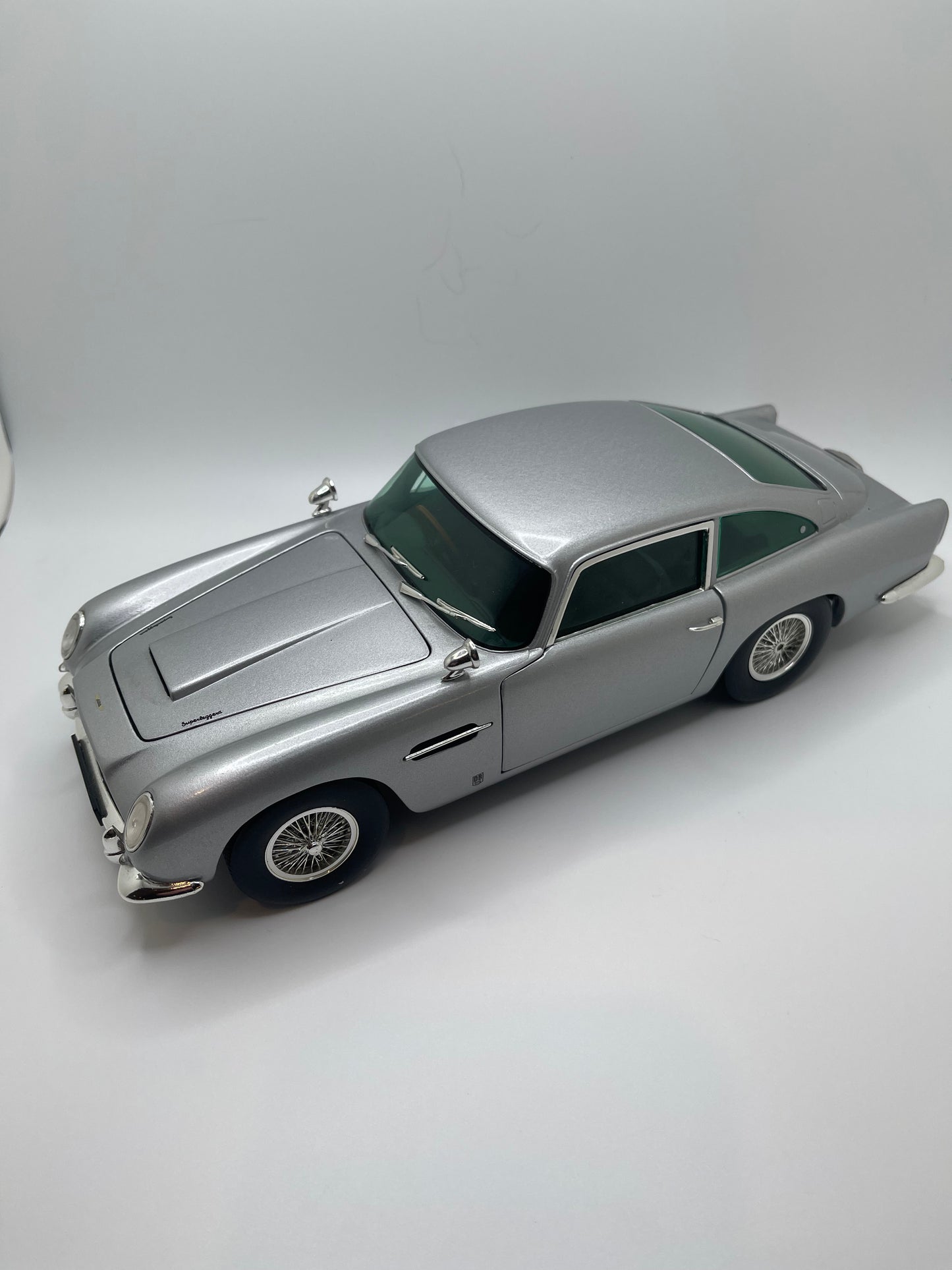 Chrono 1:18 1963 Aston Martin DB5 007