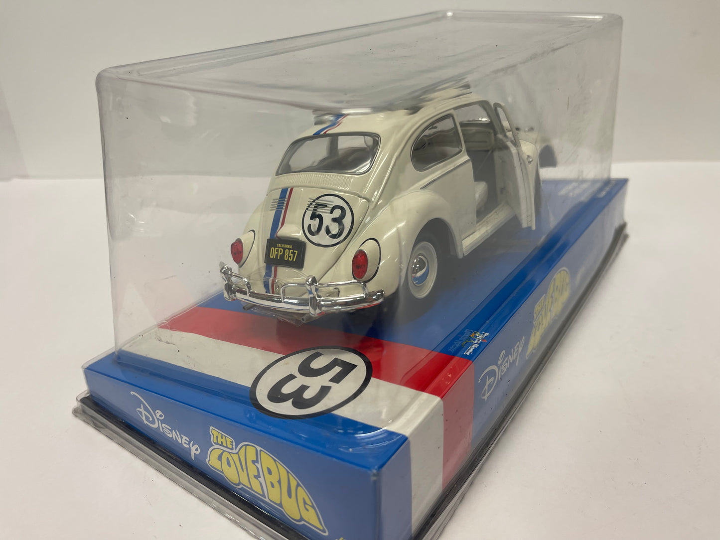 1/18 HERBIE "The Love Bug" by: Johnny Lightning !