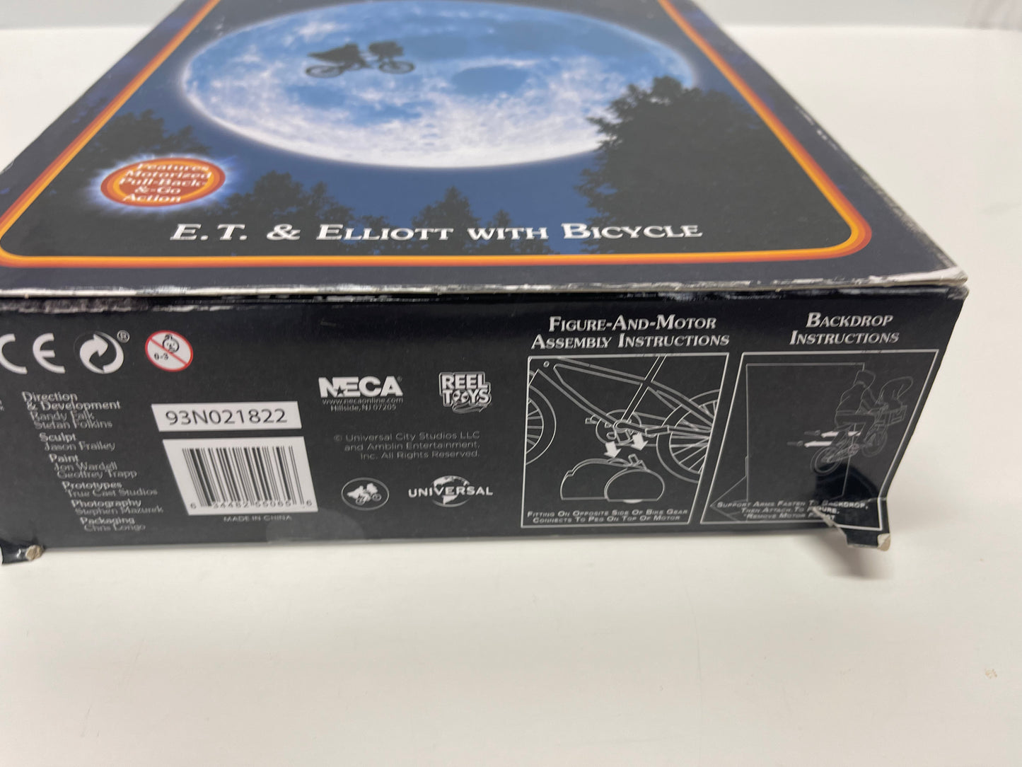 NECA E.T The Extra-Terrestrial 40th Anniversary Elliott & E.T. on Bicycle Figure