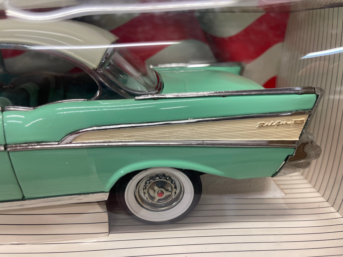 1:18 1957 Chevy BEL AIR by: Ertl