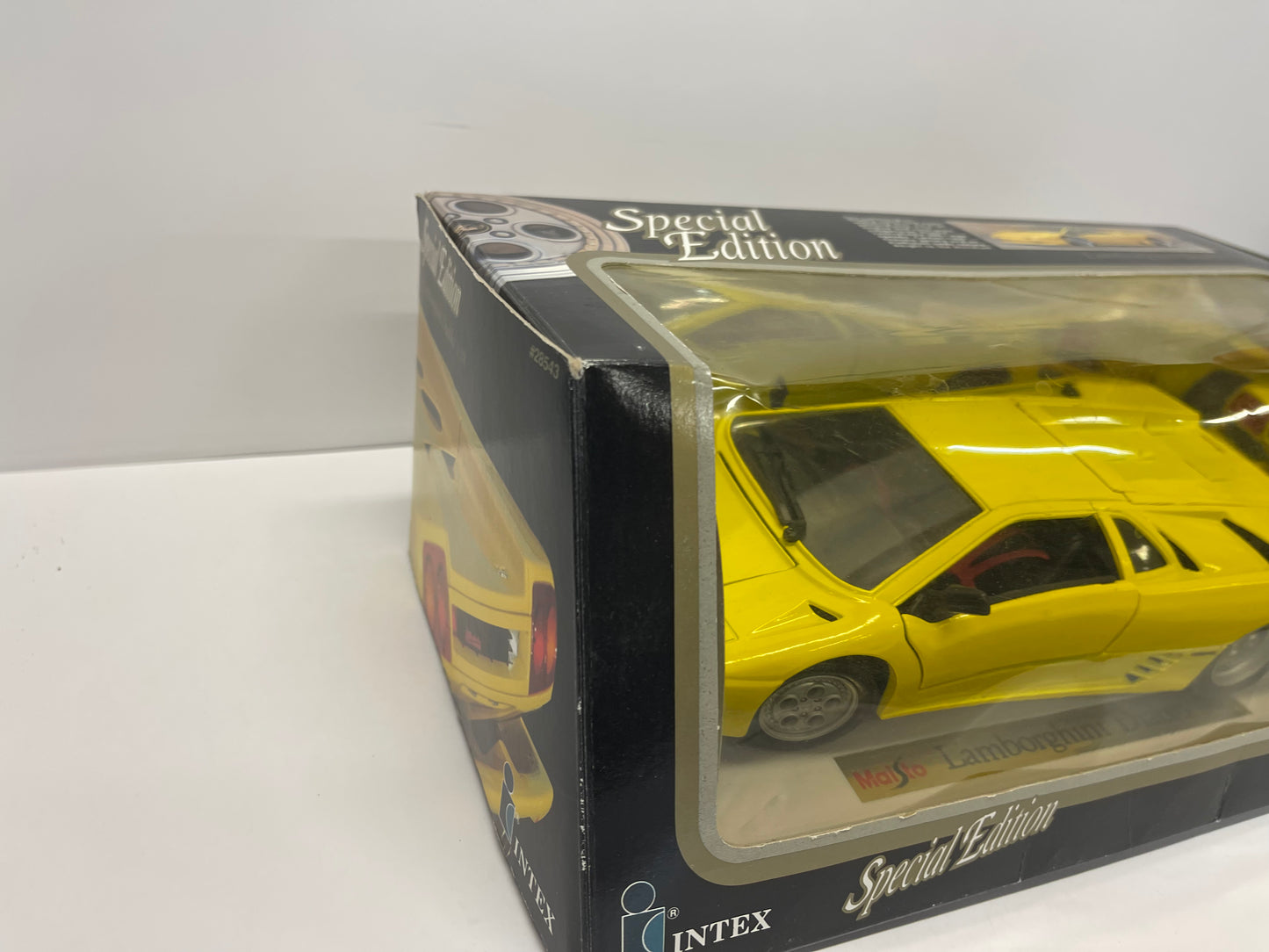 1:18 LAMBORGHINI DIABLO by: Intex