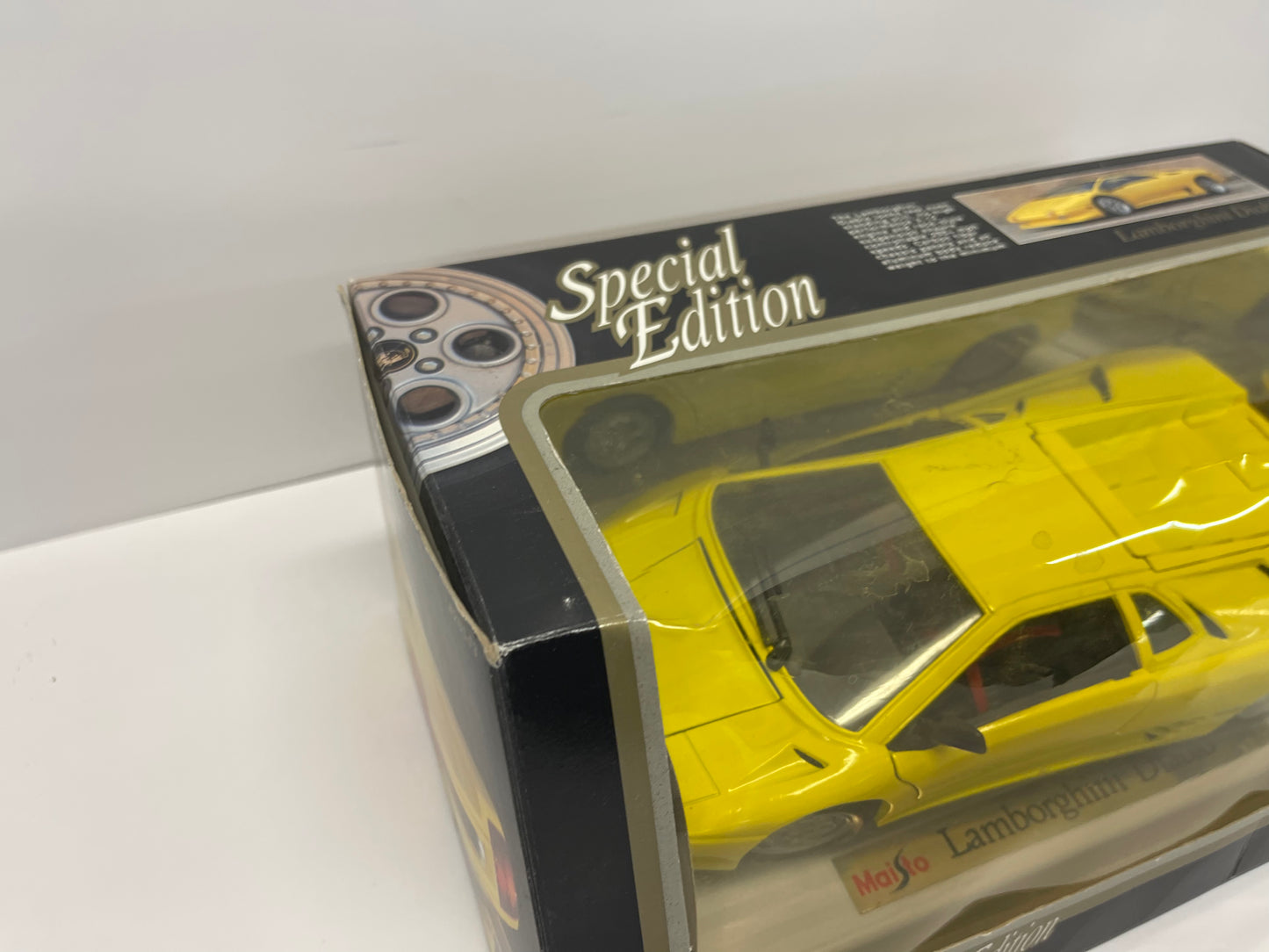 1:18 LAMBORGHINI DIABLO by: Intex