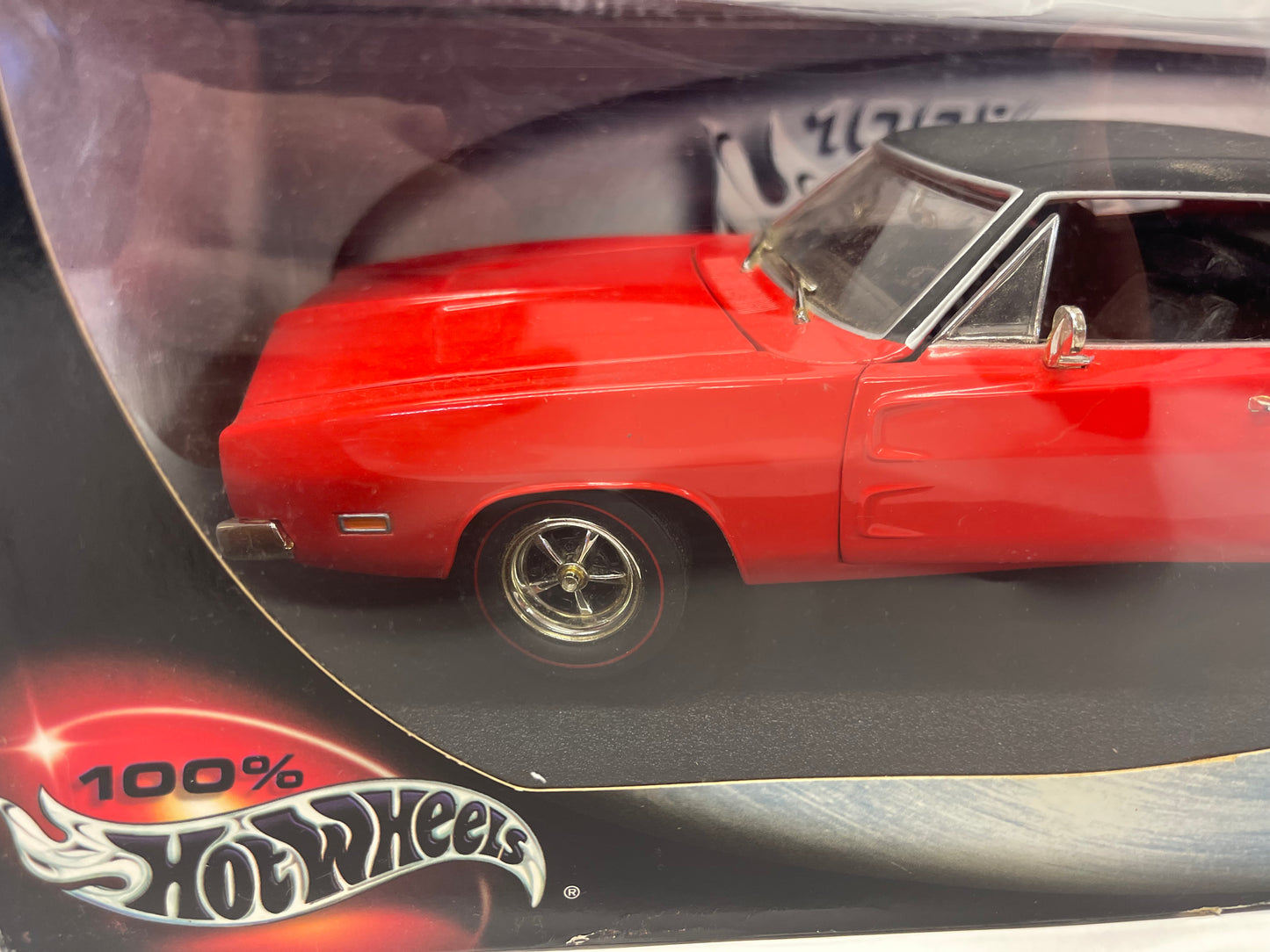 100% HOT WHEELS 1969 DODGE CHARGER R/T RED Scale 1:18 DIECAST