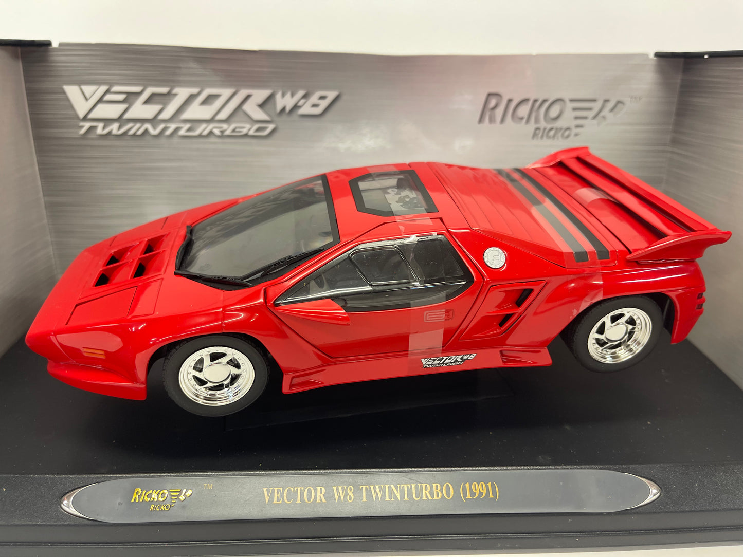 Ricko 1/18 Scale Diecast 32119 - 1991 Vector W-8 Twinturbo - Red