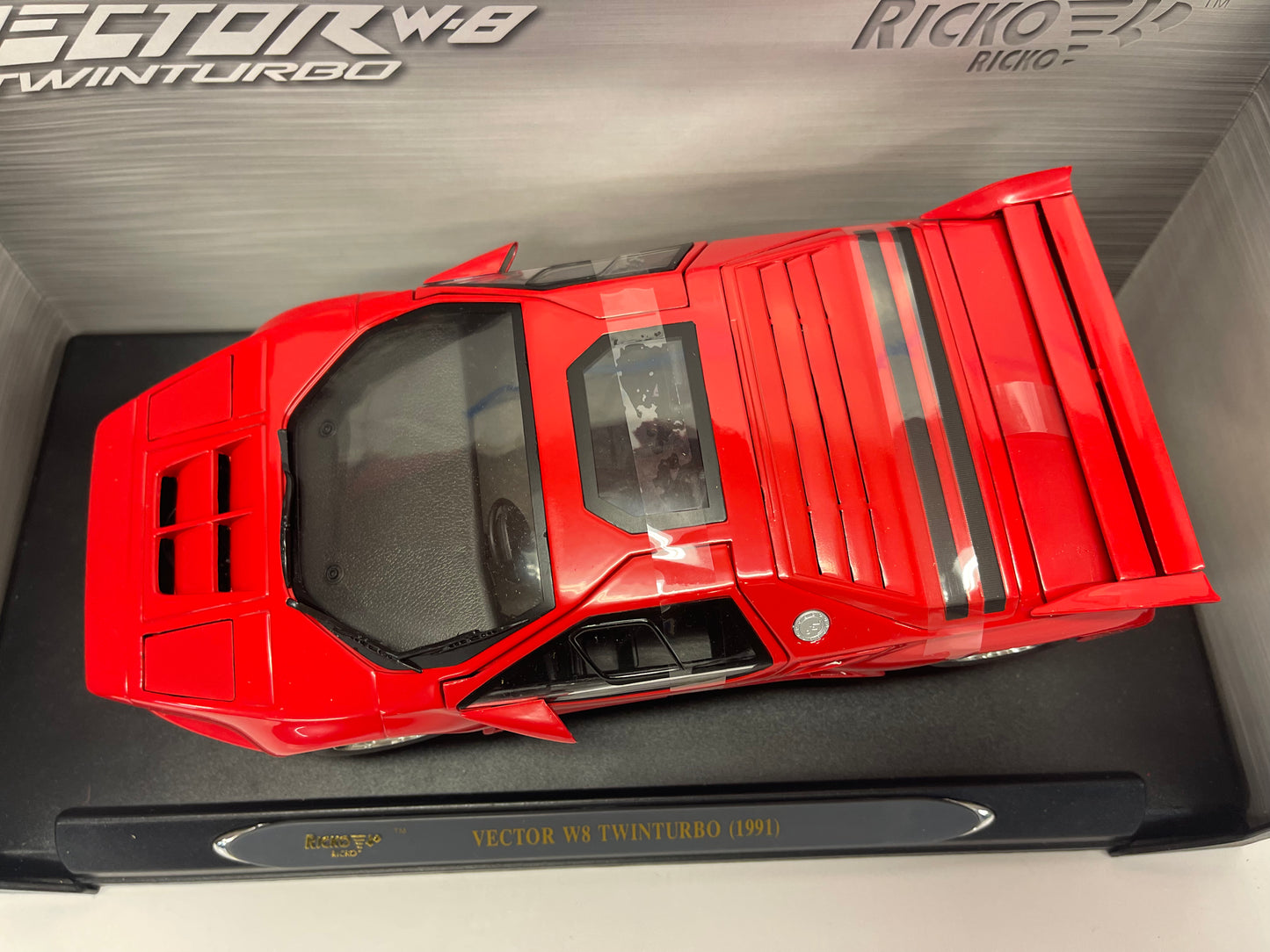 Ricko 1/18 Scale Diecast 32119 - 1991 Vector W-8 Twinturbo - Red