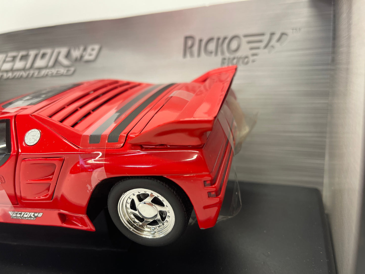 Ricko 1/18 Scale Diecast 32119 - 1991 Vector W-8 Twinturbo - Red