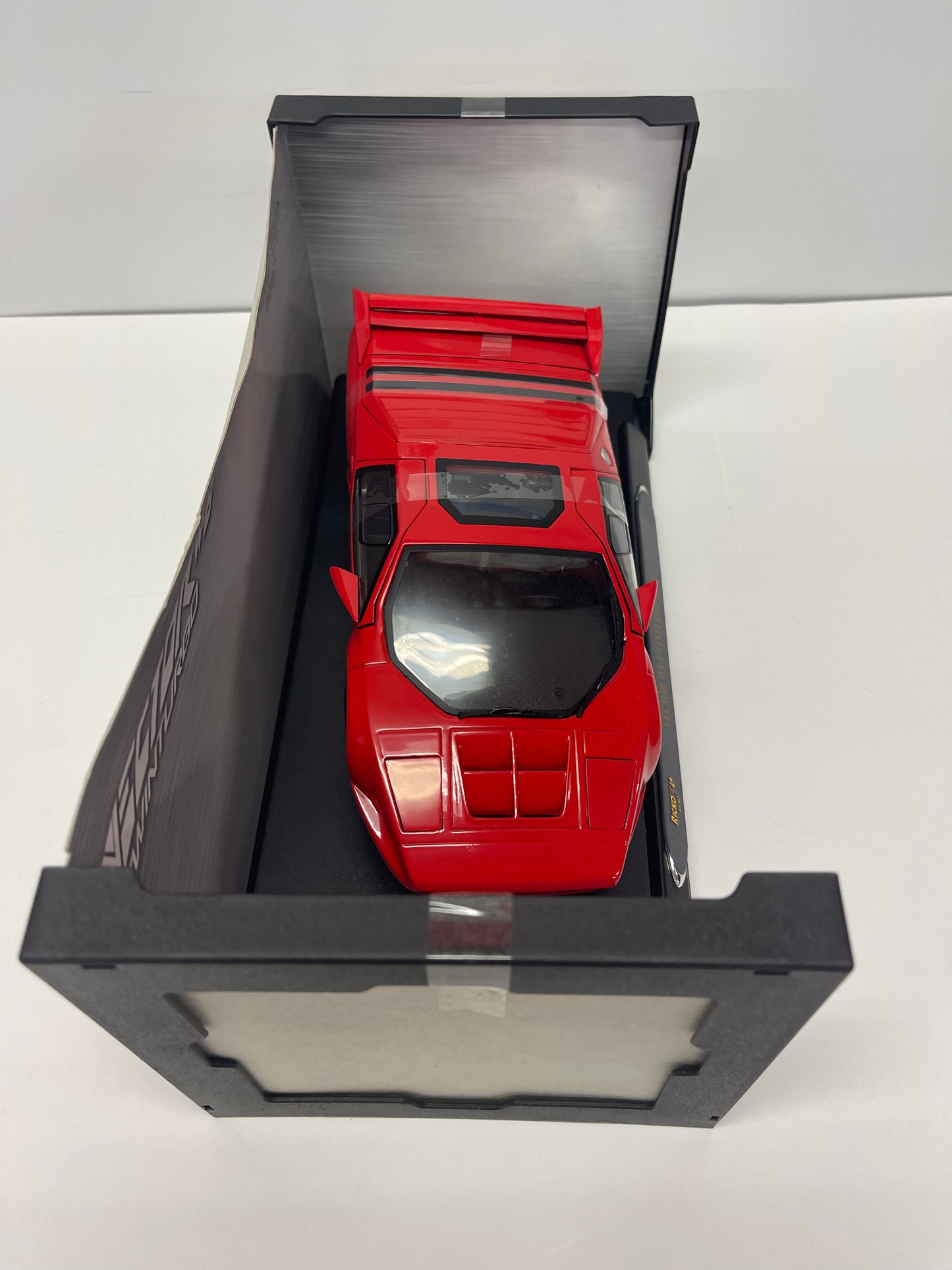 Ricko 1/18 Scale Diecast 32119 - 1991 Vector W-8 Twinturbo - Red