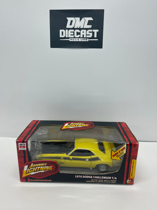 JOHNNY LIGHTNING 1970 DODGE CHALLENGER T/A 340 6 PACK DIE CAST 1:24