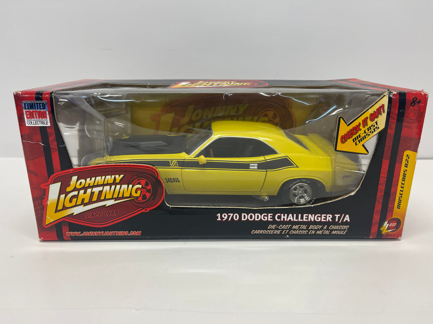 JOHNNY LIGHTNING 1970 DODGE CHALLENGER T/A 340 6 PACK DIE CAST 1:24