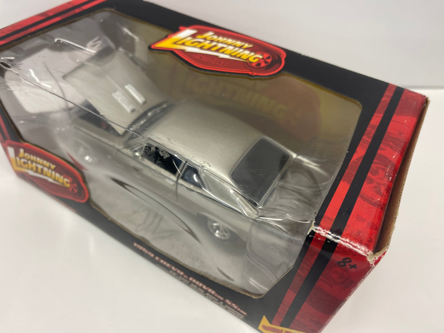 Johnny Lightning 1:24 1969 Chevy Nova SS