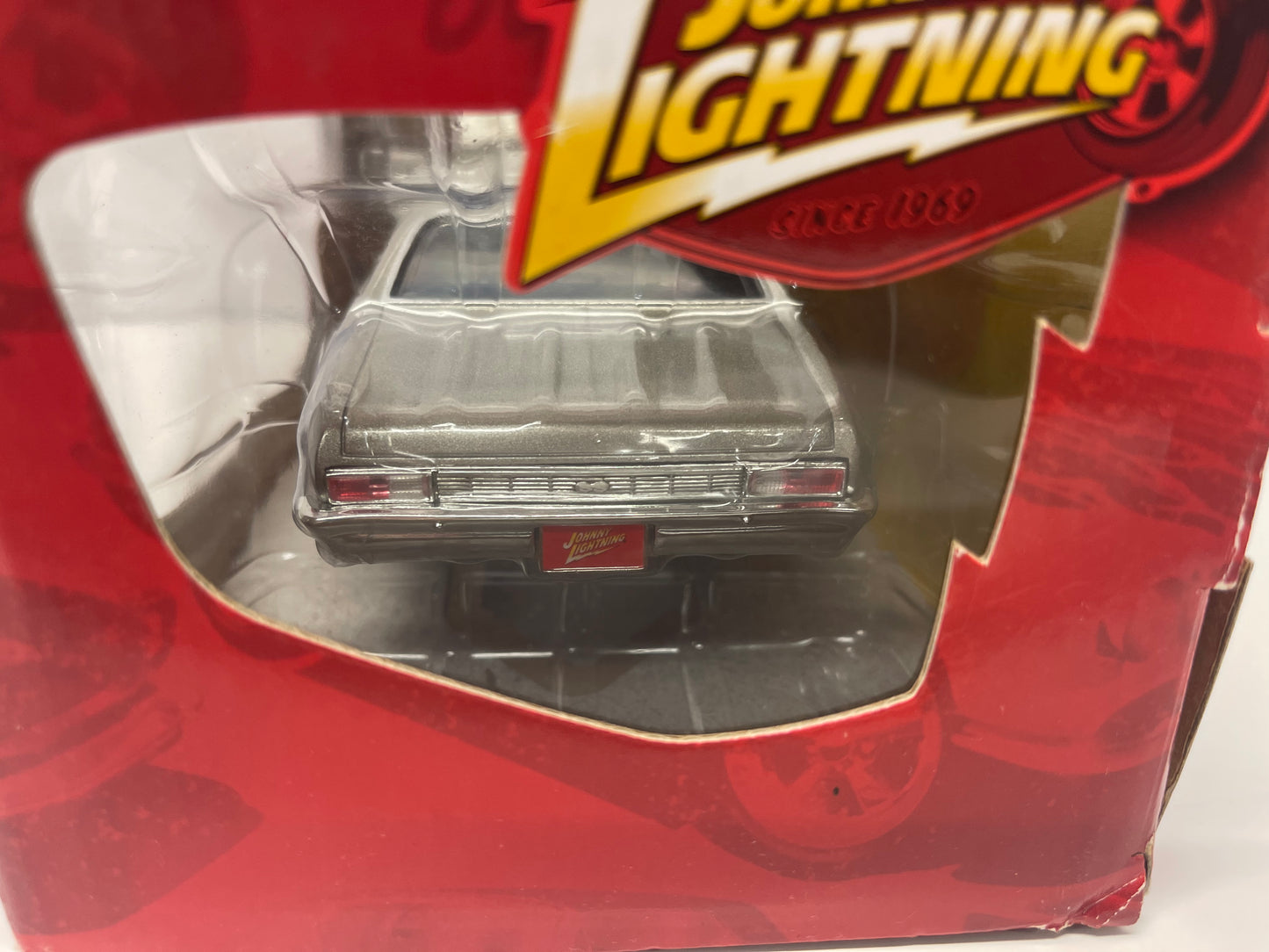 Johnny Lightning 1:24 1969 Chevy Nova SS