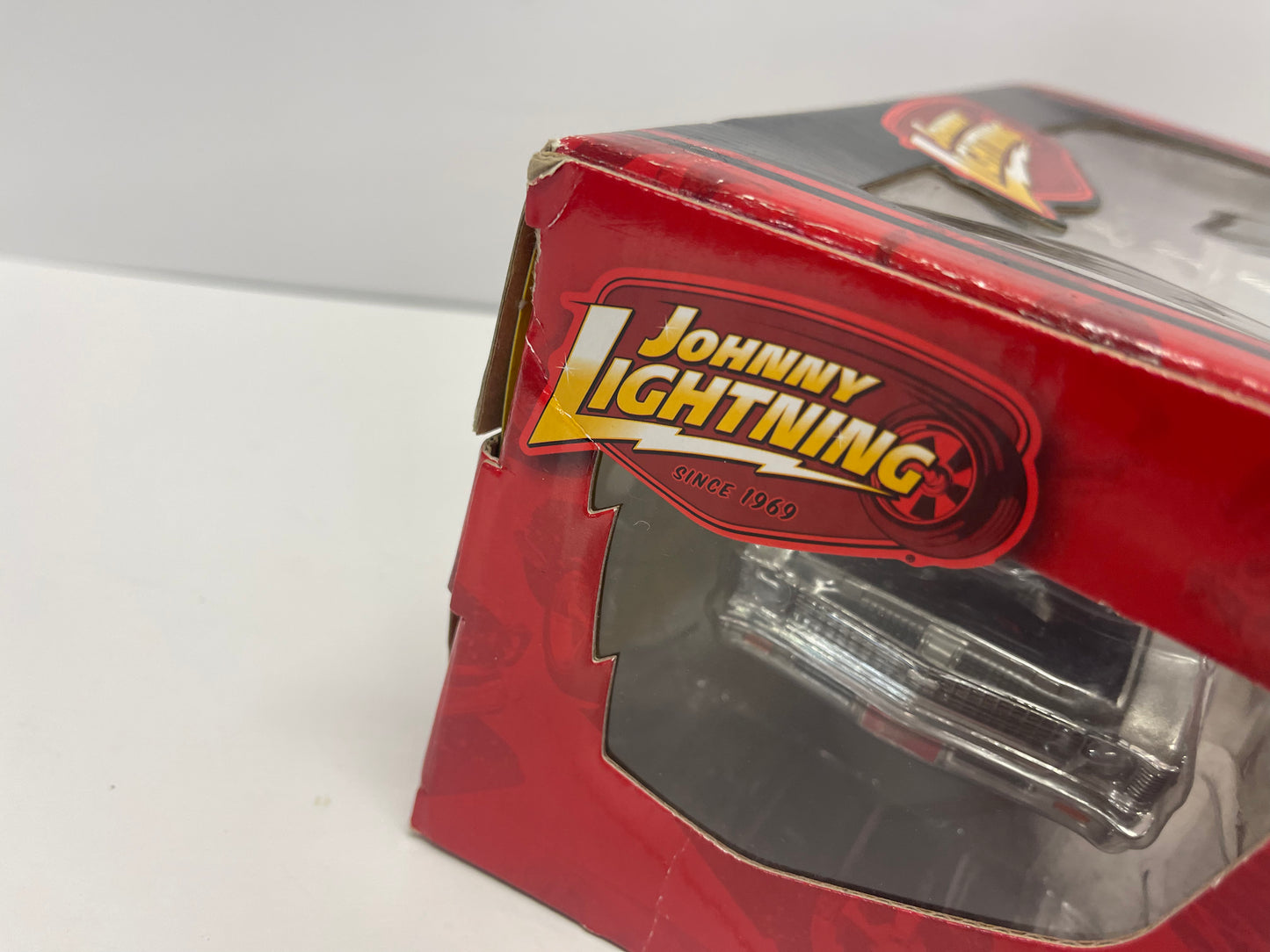 Johnny Lightning 1:24 1969 Chevy Nova SS