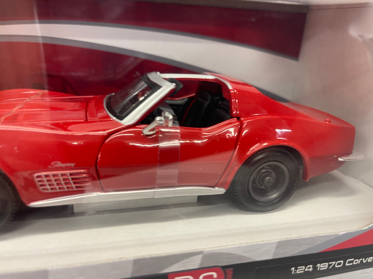 1:24 1970 CORVETTE by: Maisto