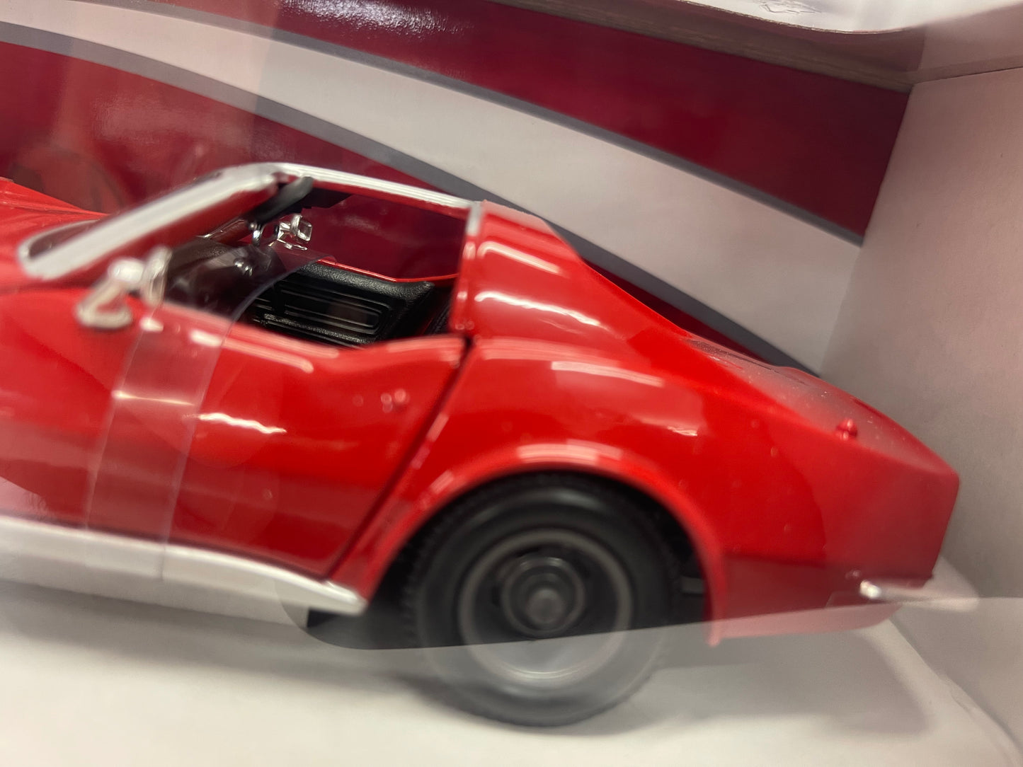 1:24 1970 CORVETTE by: Maisto