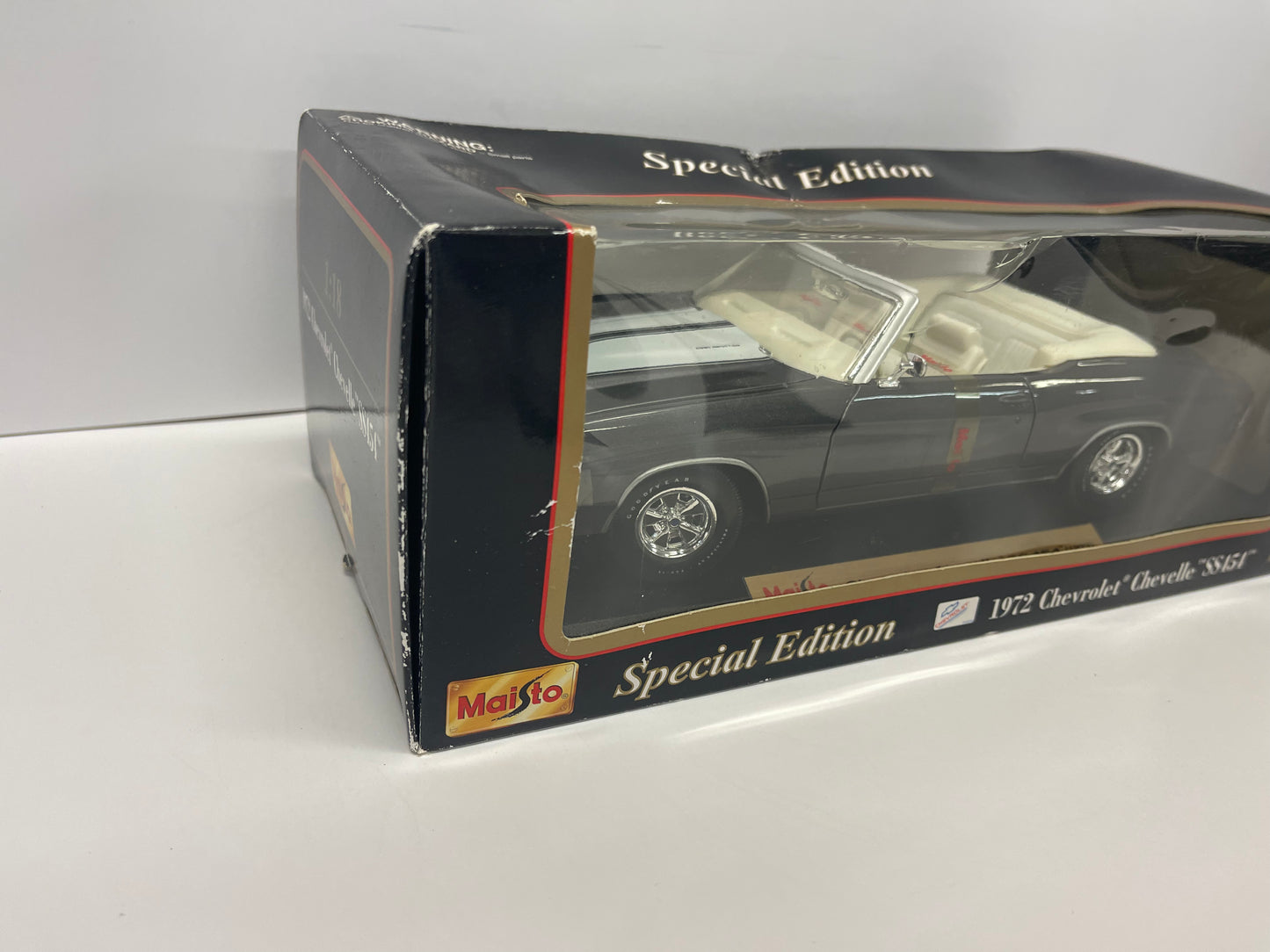 MAISTO 1/18 31892 1972 CHEVROLET CHEVELLE SS454 Silver