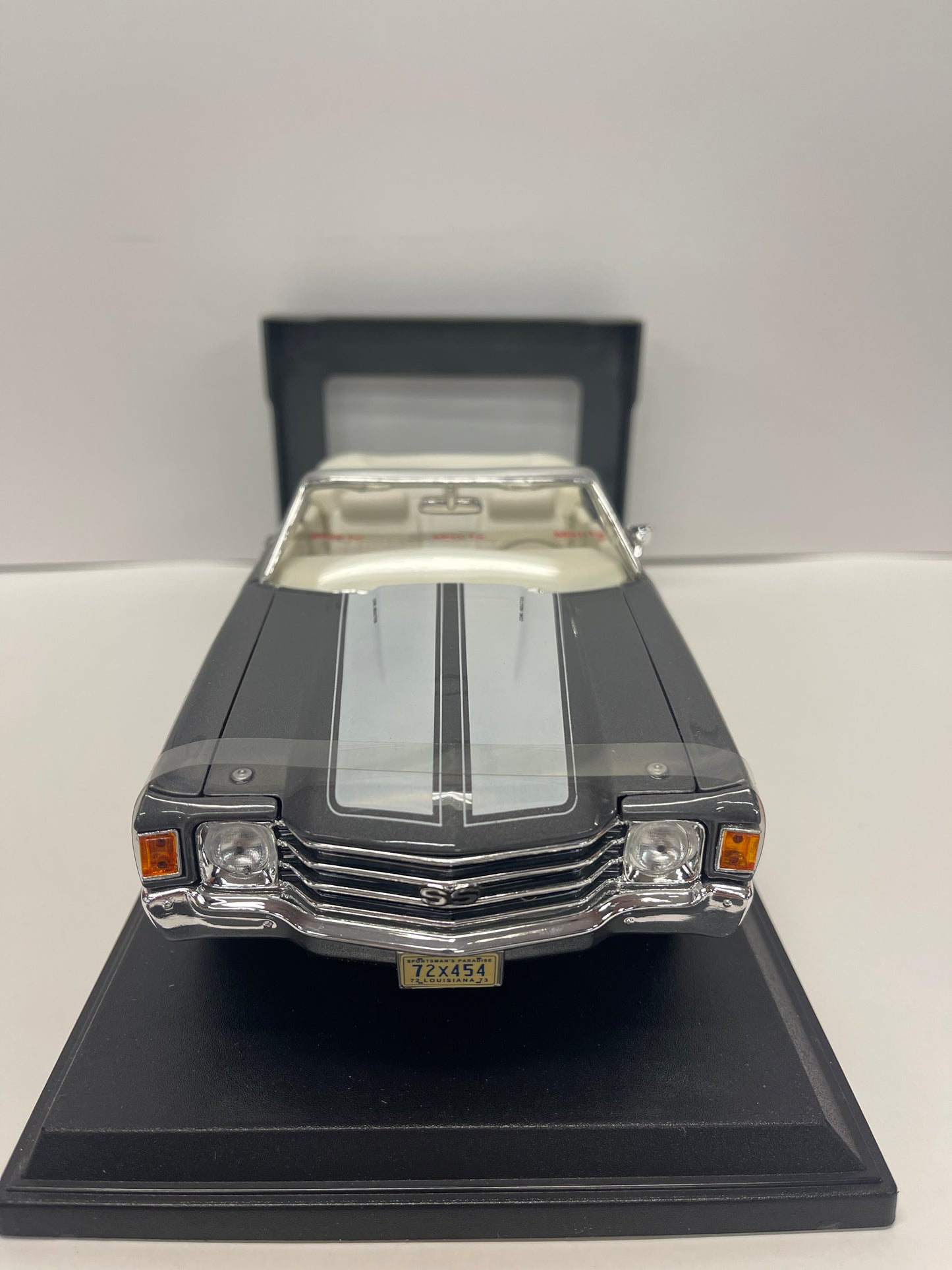 MAISTO 1/18 31892 1972 CHEVROLET CHEVELLE SS454 Silver