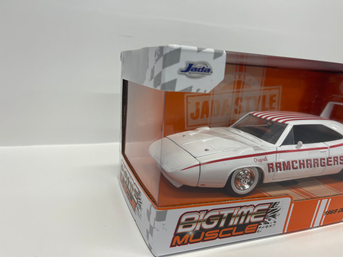 1/24 scale diecast car model of 1969 Dodge Charger Daytona "Bigtime Muscle" Series die cast model car by Jada.