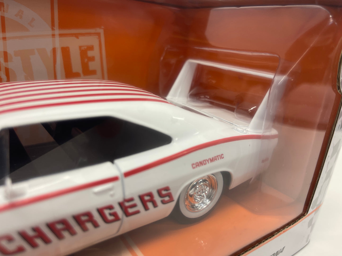 1/24 scale diecast car model of 1969 Dodge Charger Daytona "Bigtime Muscle" Series die cast model car by Jada.