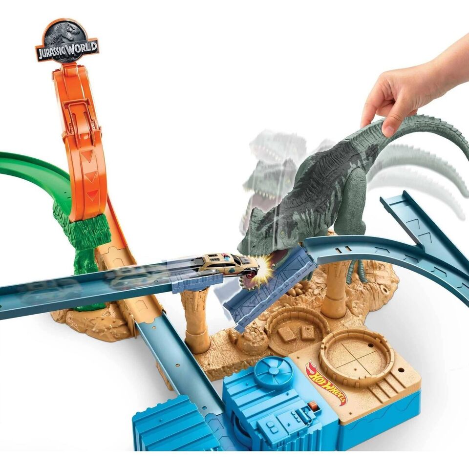 Hot Wheels Jurassic World Clash ‘N Crash Track Set