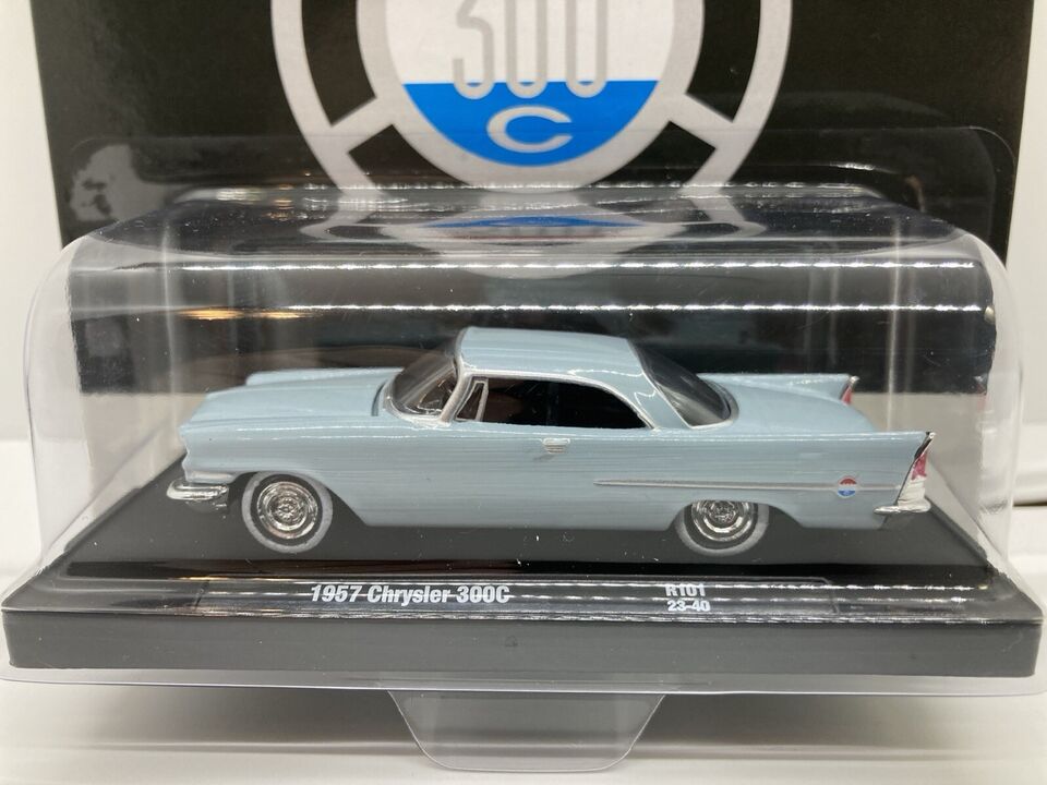 M2 Machines 1:64 scale 1957 Chrysler 300C 2-door hardtop w/stand R101-23-40