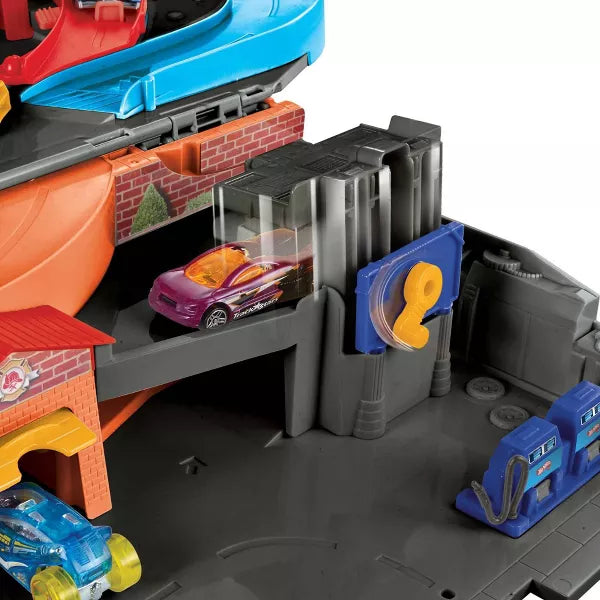 Hot Wheels Ultra Hots Sto & Go Trackset