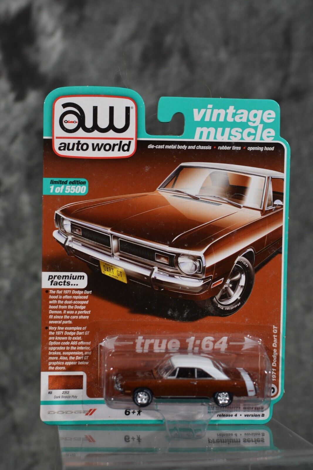 Auto World 1:64 Die Cast Vintage Muscle 1971 Dodge Dart GT Dark Bronze