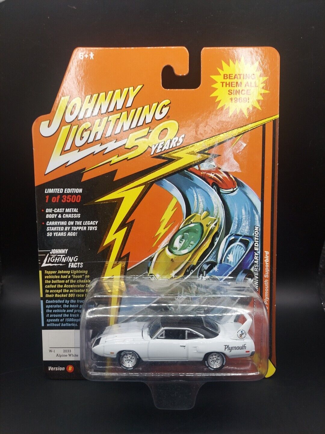 2019 Johnny Lightning 1970 Plymouth Superbird 50 Years Looney Tunes